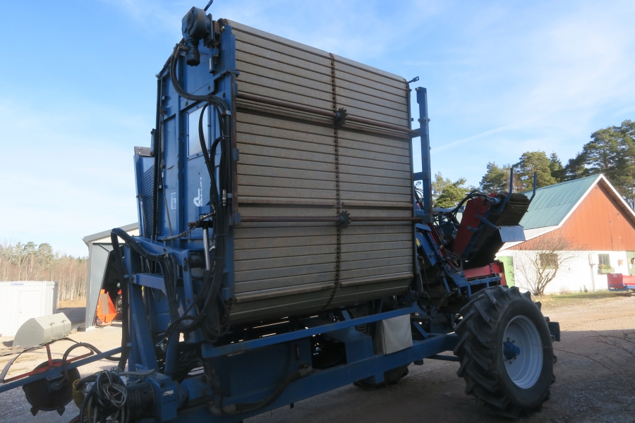 4641 Asa-Lift T-140B carrot harvester 4 ton bunker
