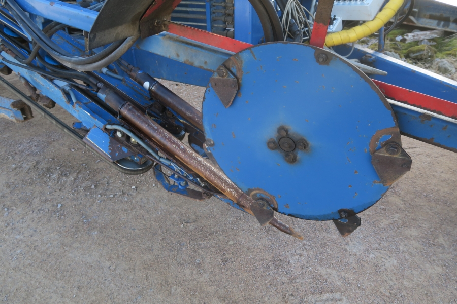 4641 Asa-Lift T-140B carrot harvester 4 ton bunker