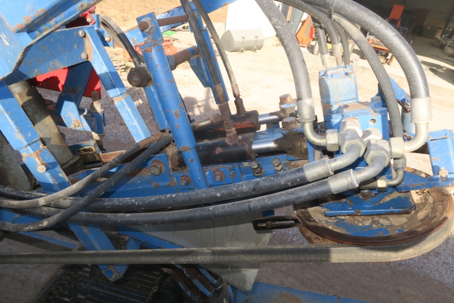 4641 Asa-Lift T-140B carrot harvester 4 ton bunker