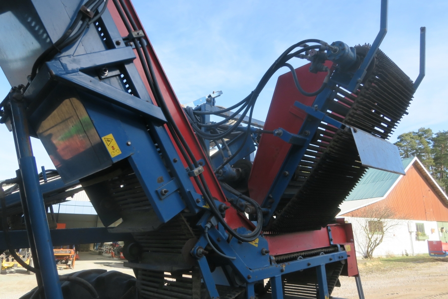 4641 Asa-Lift T-140B carrot harvester 4 ton bunker