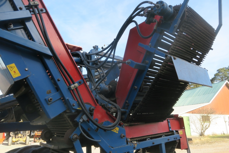 4641 Asa-Lift T-140B carrot harvester 4 ton bunker