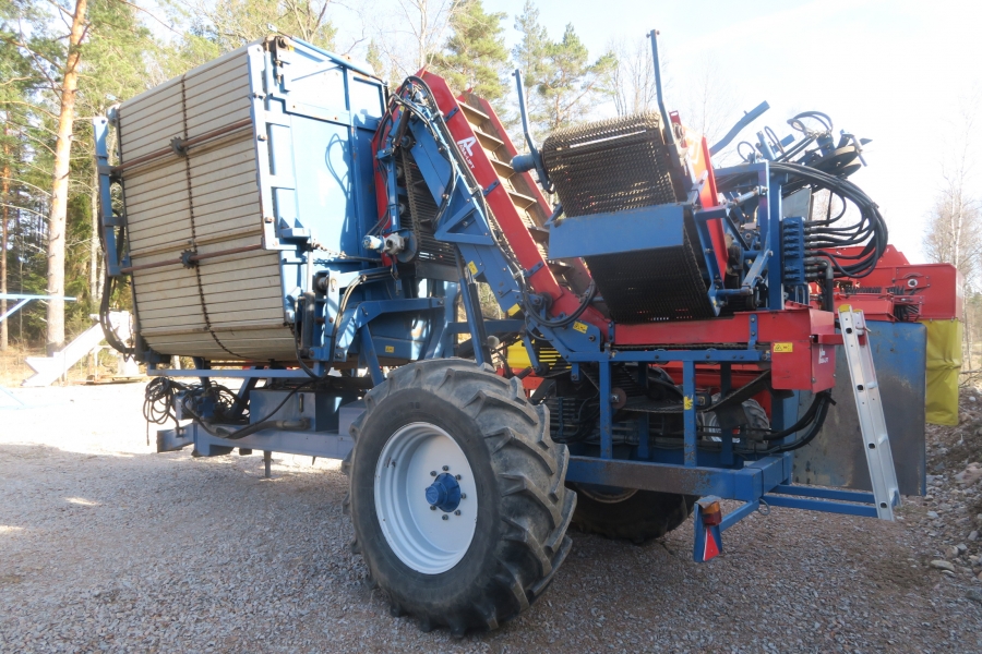 4641 Asa-Lift T-140B carrot harvester 4 ton bunker