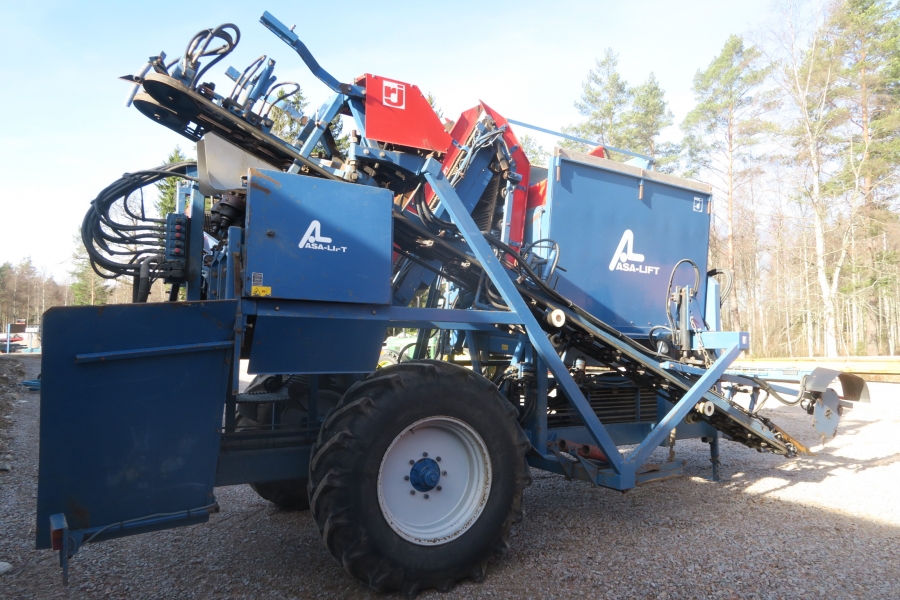 4641 Asa-Lift T-140B carrot harvester 4 ton bunker
