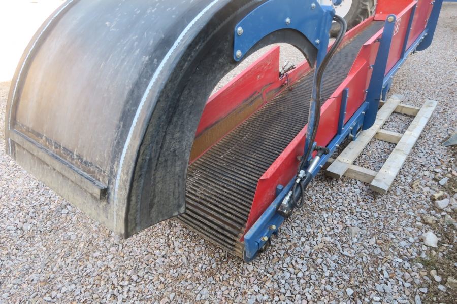 4641 Asa-Lift T-140B carrot harvester 4 ton bunker