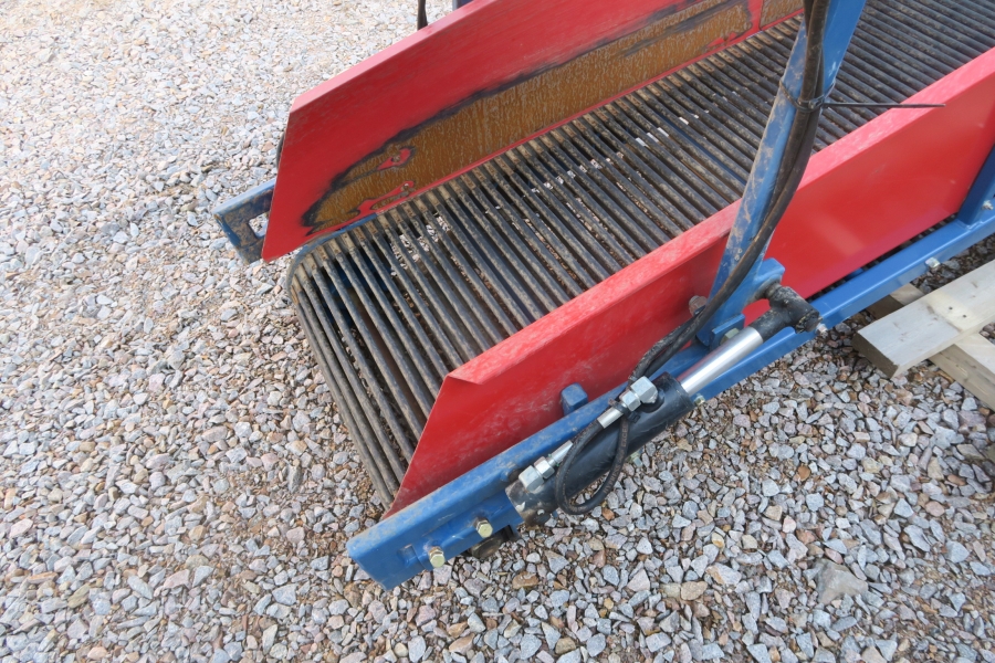 4641 Asa-Lift T-140B carrot harvester 4 ton bunker