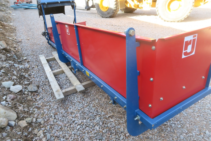 4641 Asa-Lift T-140B carrot harvester 4 ton bunker