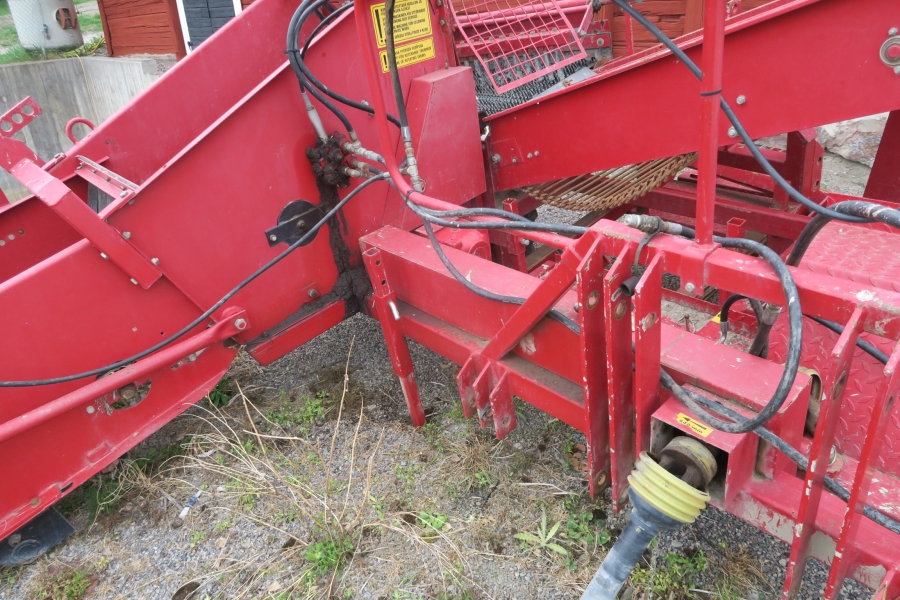 4645 Juko MIDI potato harvester mounted for box