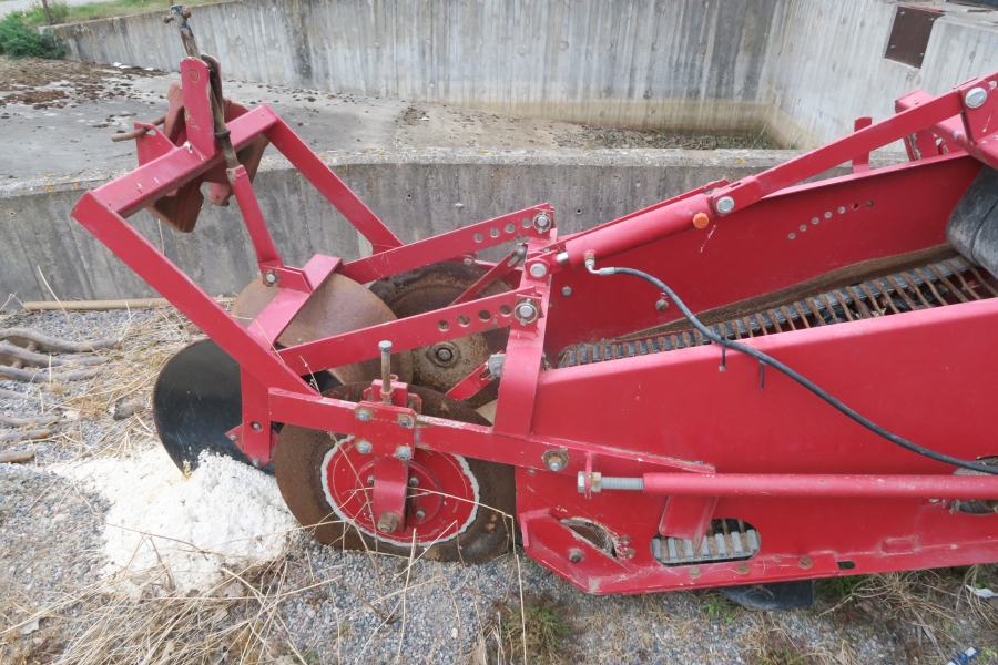 4645 Juko MIDI potato harvester mounted for box