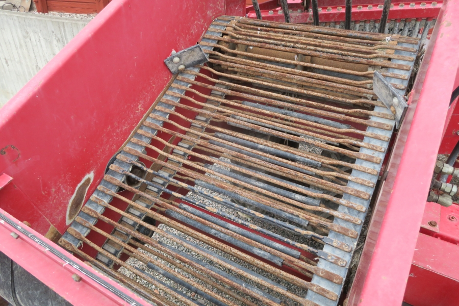 4645 Juko MIDI potato harvester mounted for box