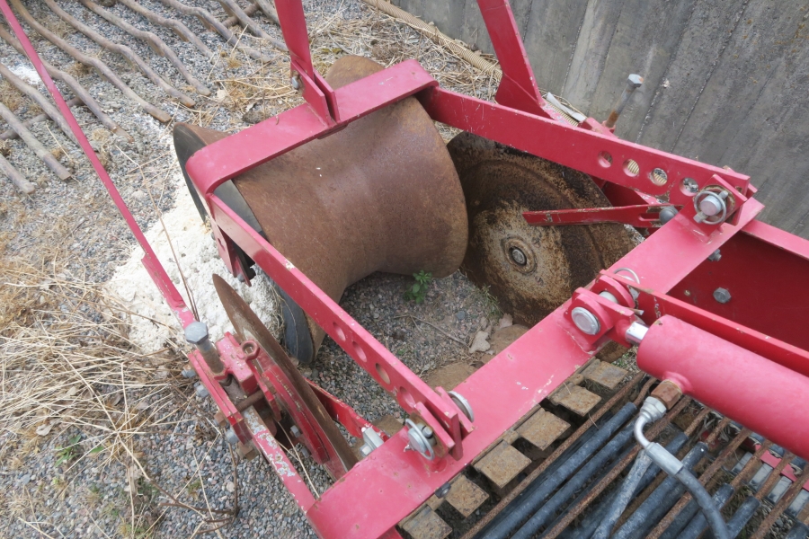 4645 Juko MIDI potato harvester mounted for box