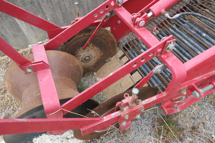 4645 Juko MIDI potato harvester mounted for box