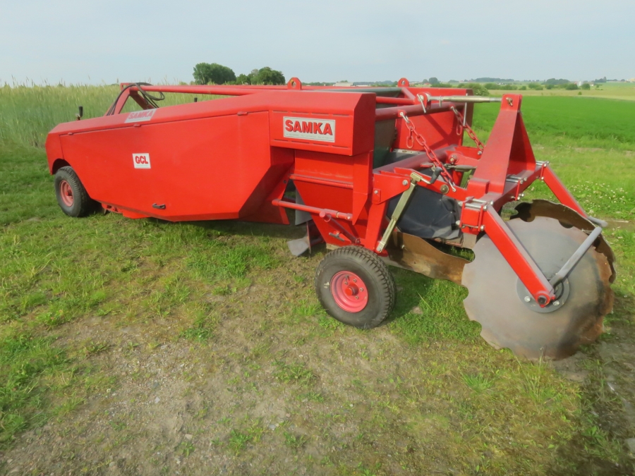 4649 GCL potato windrower and root vegetables