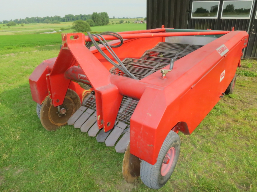 4649 GCL potato windrower and root vegetables