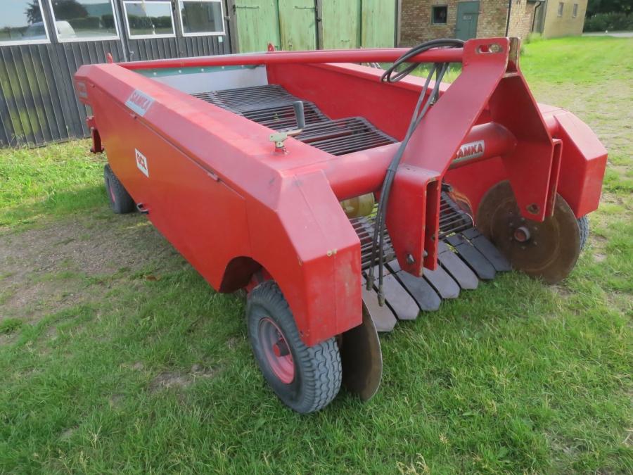 4649 GCL potato windrower and root vegetables