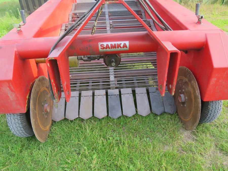 4649 GCL potato windrower and root vegetables