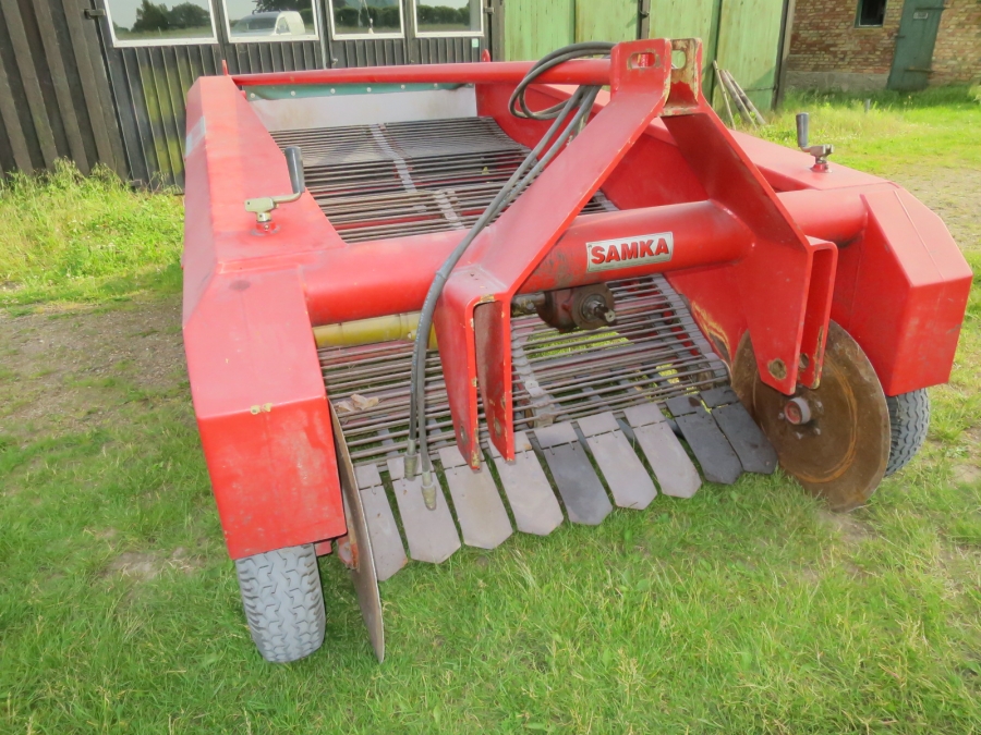 4649 GCL potato windrower and root vegetables