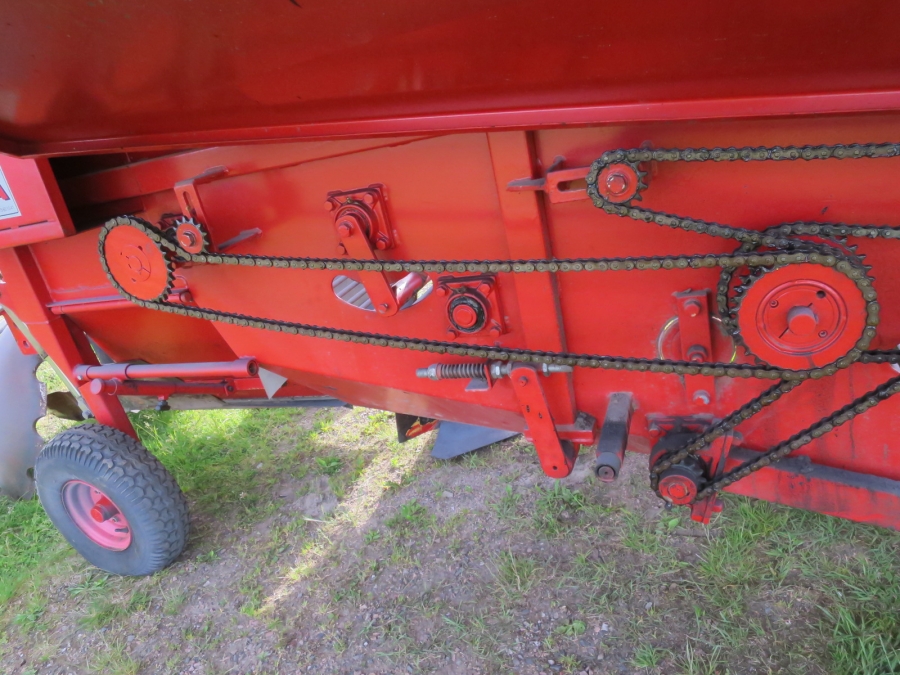 4649 GCL potato windrower and root vegetables