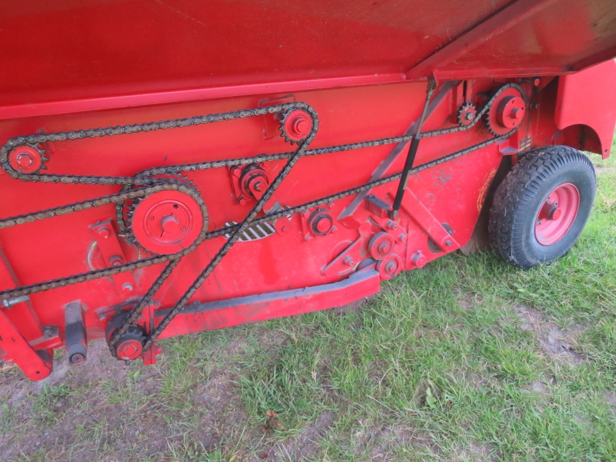 4649 GCL potato windrower and root vegetables