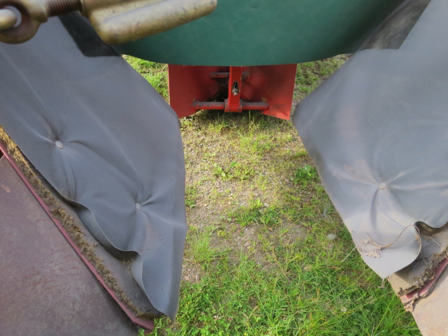 4649 GCL potato windrower and root vegetables