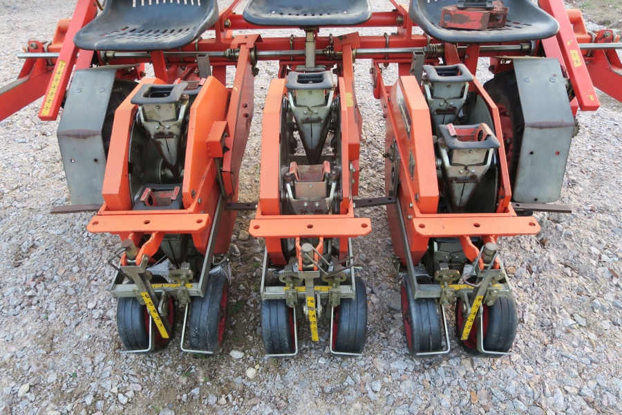 4657 Checchi & Magli Wolf 3 row