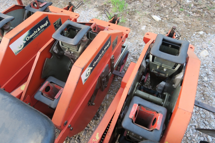 4657 Checchi & Magli Wolf 3 row