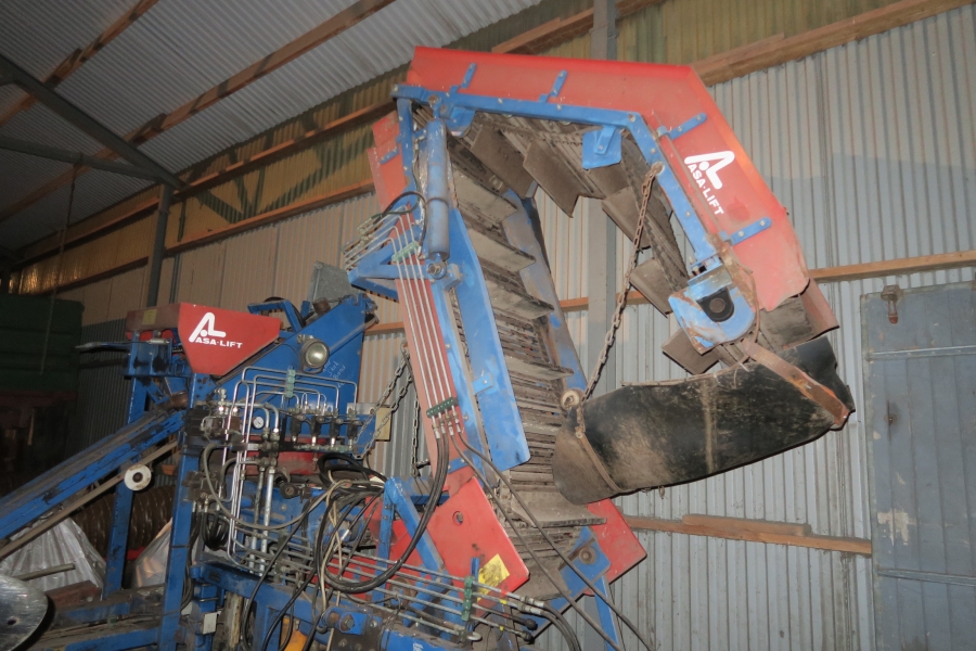 4716 Asa-Lift ST1200 carrot harvester