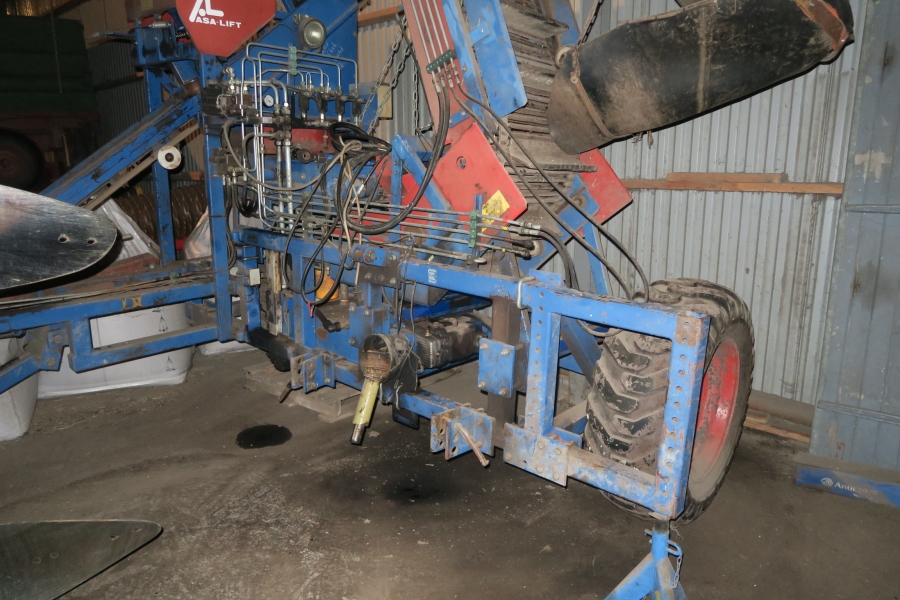 4716 Asa-Lift ST1200 carrot harvester