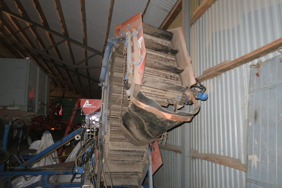 4716 Asa-Lift ST1200 carrot harvester