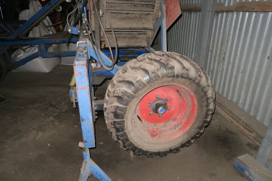 4716 Asa-Lift ST1200 carrot harvester
