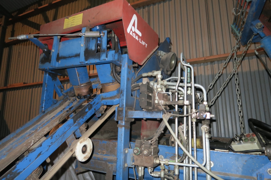 4716 Asa-Lift ST1200 carrot harvester