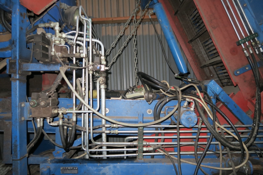 4716 Asa-Lift ST1200 carrot harvester