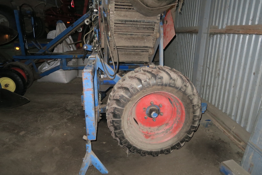 4716 Asa-Lift ST1200 carrot harvester