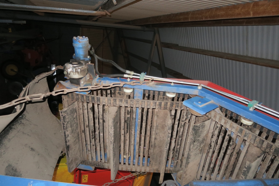 4716 Asa-Lift ST1200 carrot harvester