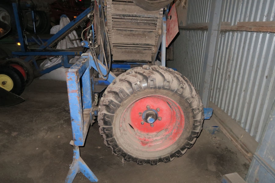 4716 Asa-Lift ST1200 carrot harvester
