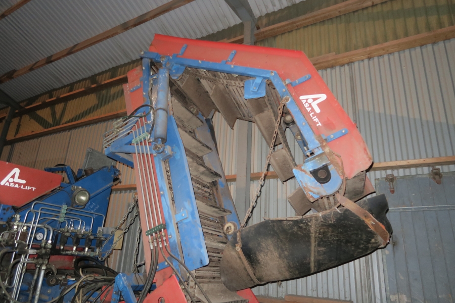 4716 Asa-Lift ST1200 carrot harvester