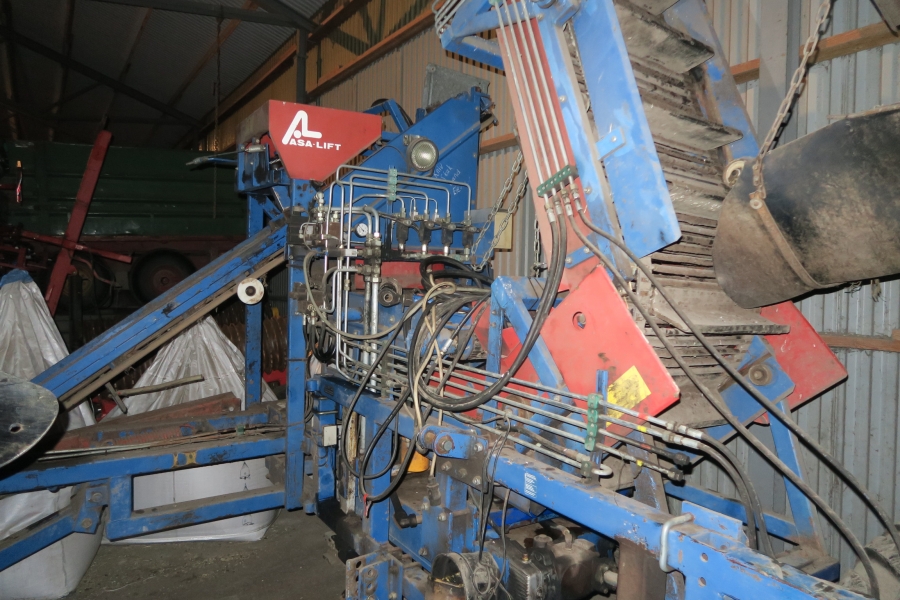 4716 Asa-Lift ST1200 carrot harvester