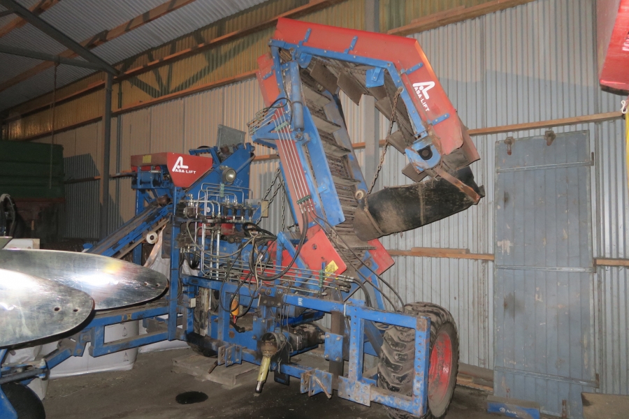4716 Asa-Lift ST1200 carrot harvester
