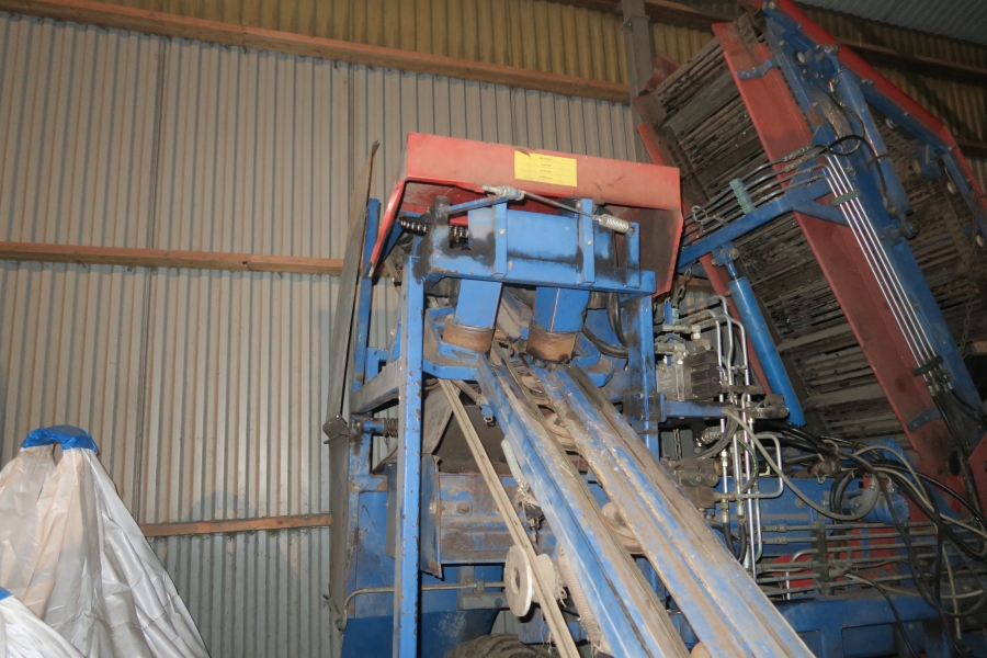 4716 Asa-Lift ST1200 carrot harvester