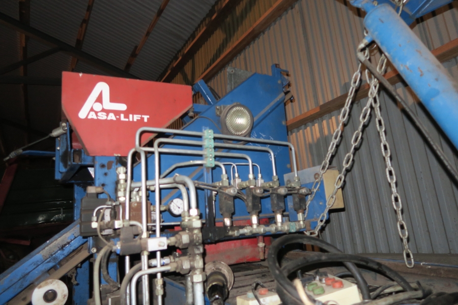 4716 Asa-Lift ST1200 carrot harvester
