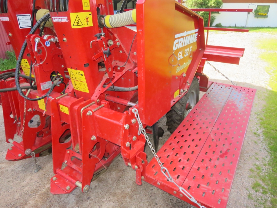 4736 Grimme GL32F potatissättare