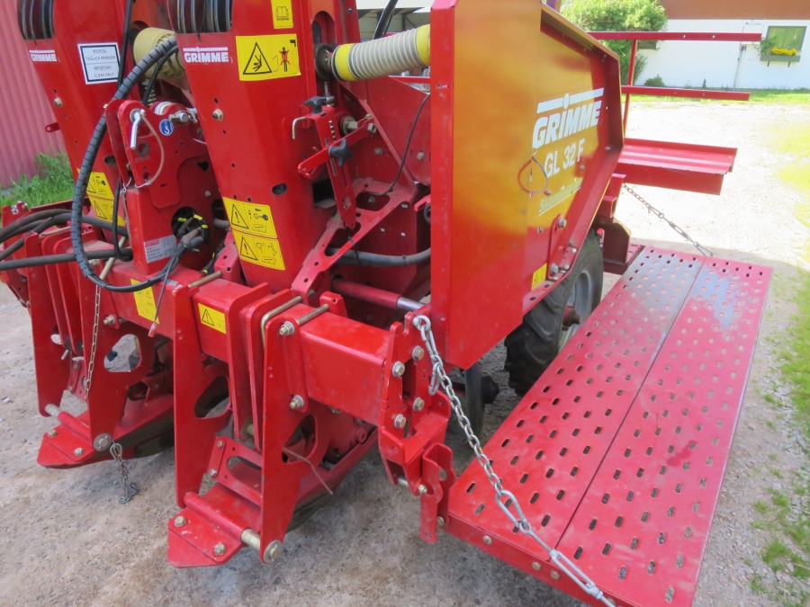 4736 Grimme GL32F potatissättare