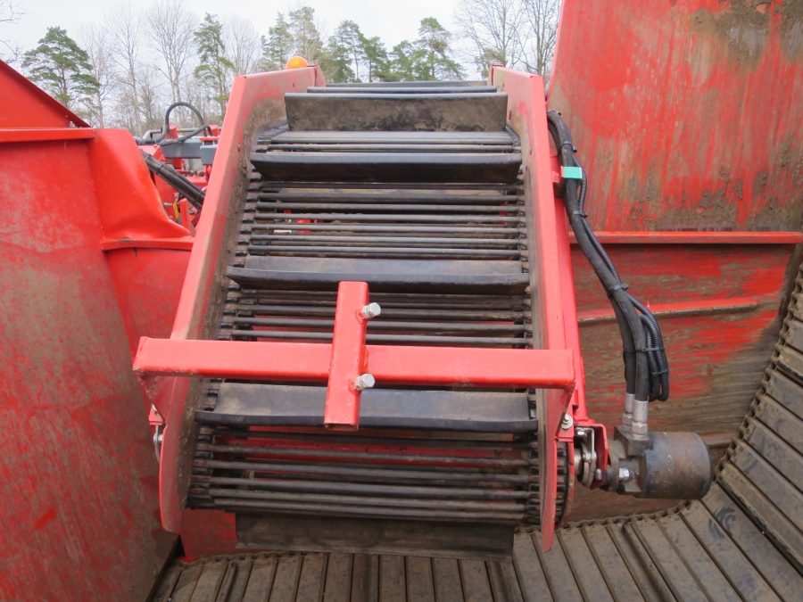4774 Dewulf GBC carrot harvester 1 row with 3 ton bunker