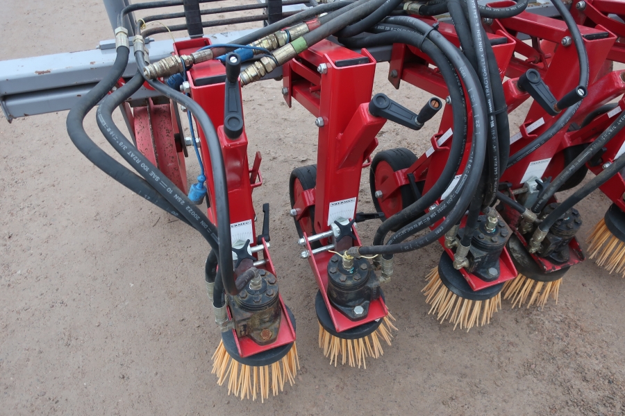 4782 Thermec brushing crop cleaner