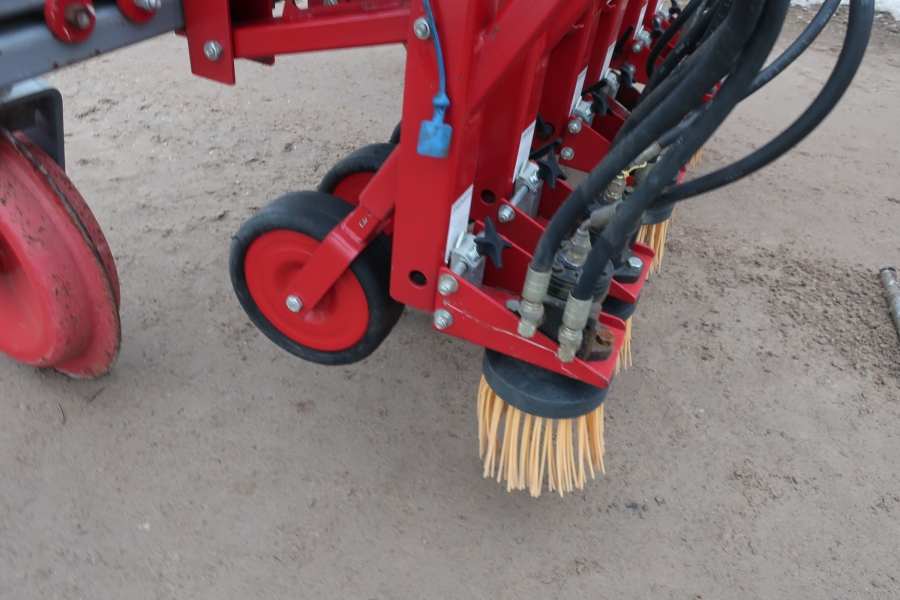 4782 Thermec brushing crop cleaner
