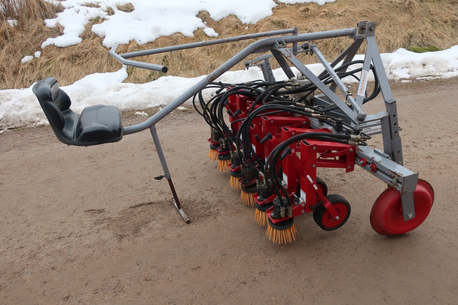4782 Thermec brushing crop cleaner