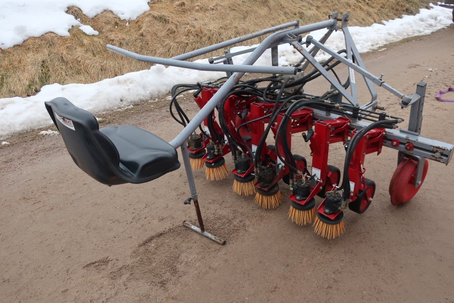 4782 Thermec brushing crop cleaner