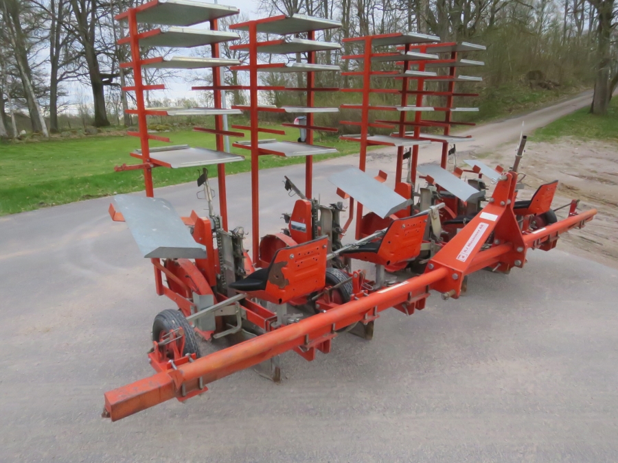 4805 Checchi & Magli Fox transplanter