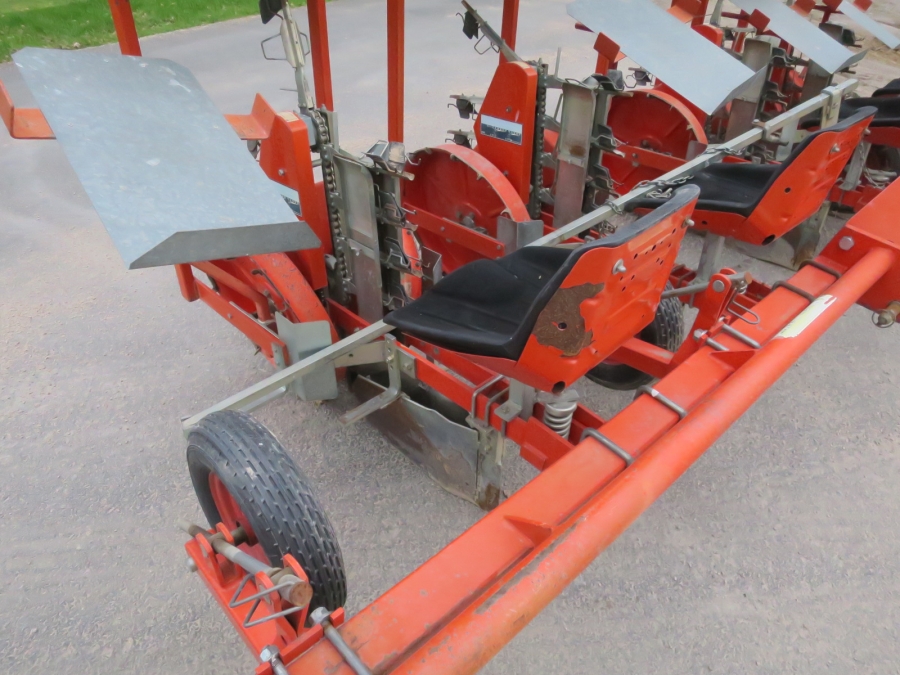 4805 Checchi & Magli Fox transplanter
