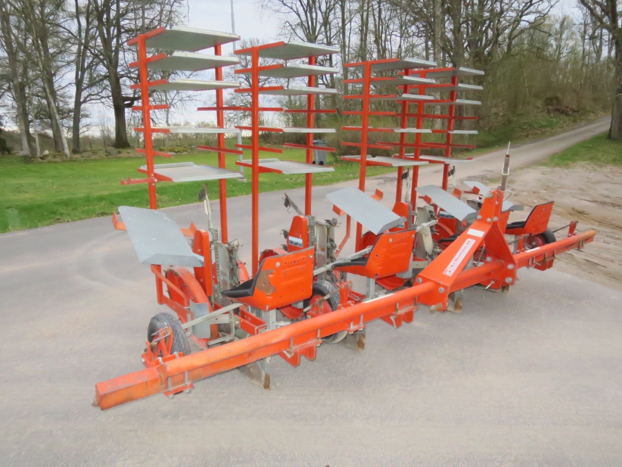 4805 Checchi & Magli Fox transplanter