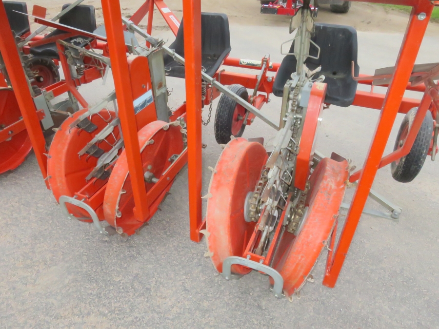 4805 Checchi & Magli Fox transplanter